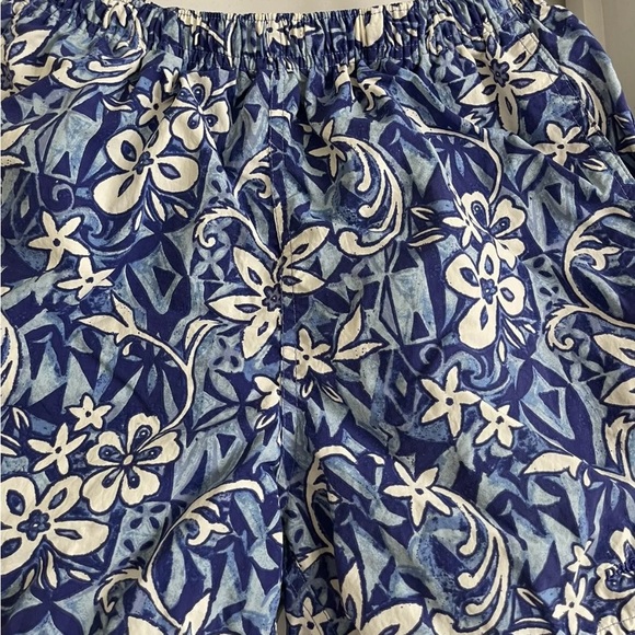 Patagonia super cute floral design Baggies - Picture 3 of 3